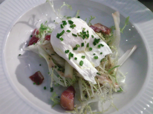 Salad with poached egg - Côte Edinburgh